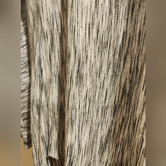 Long sleeve casual top - Picture 2 of 3